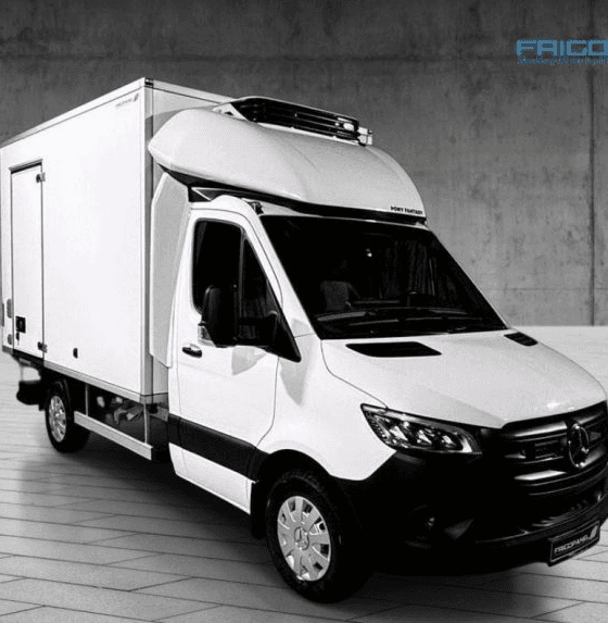 Frigopanel kjølebil med kassepåbygg på Mercedes-Benz Sprinter