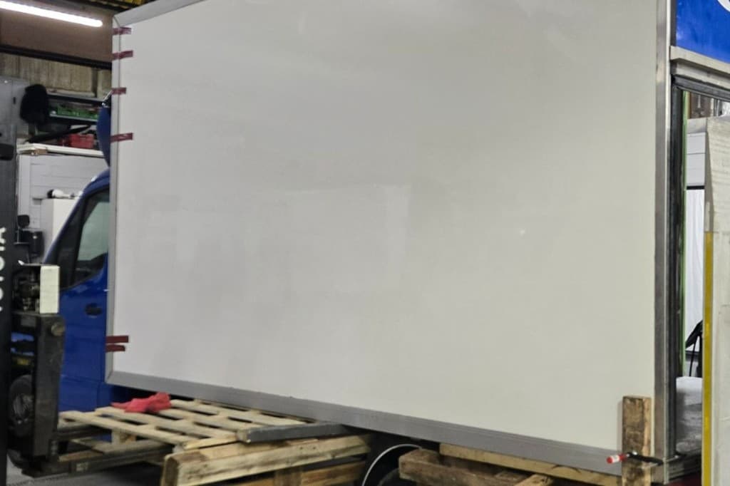 Nytt påbyggspanel klar til montering
